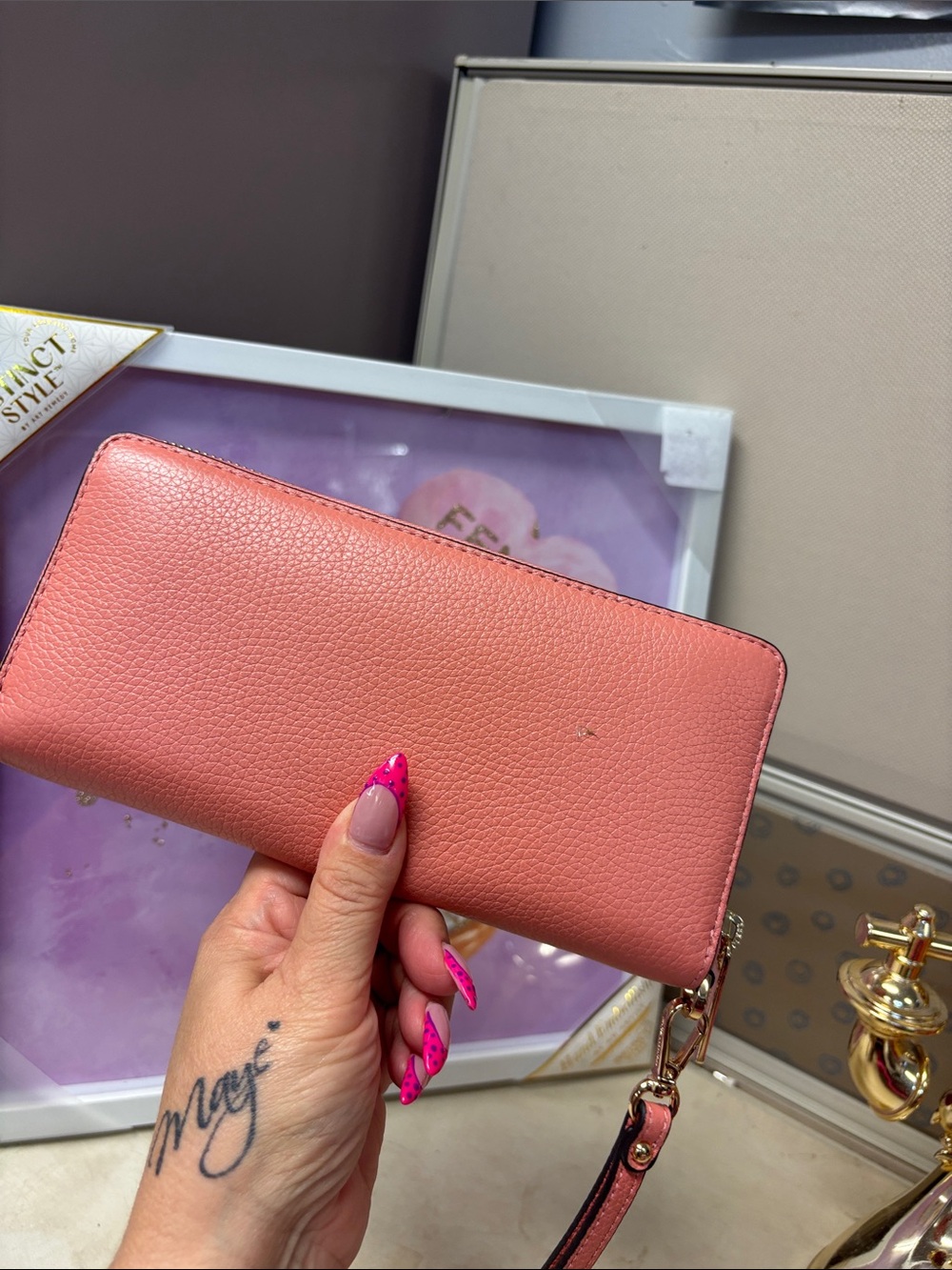 Michael Kors Coral Zip-Around Wristlet Wallet NWOT - Picture 4 of 11
